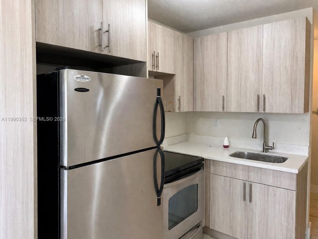 2950 NW 7th Ct, Fort Lauderdale, FL 33311