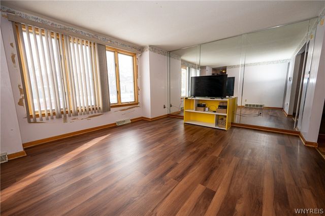 15 John Paul Court, Buffalo, NY 14206