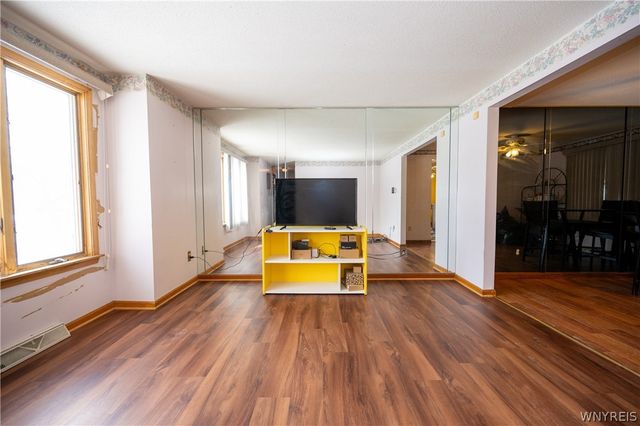 15 John Paul Court, Buffalo, NY 14206