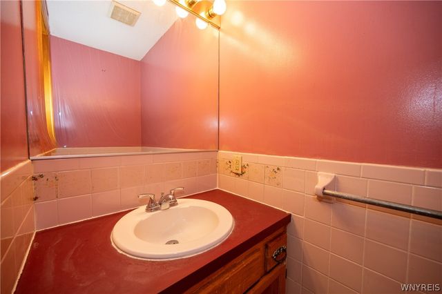 15 John Paul Court, Buffalo, NY 14206