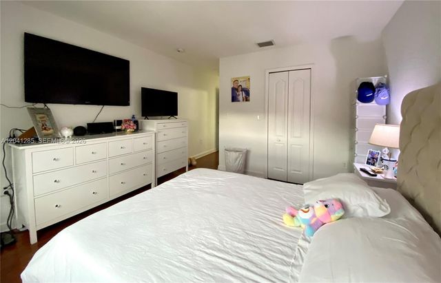 7250 NW 177th St 200-16, Hialeah, FL 33015