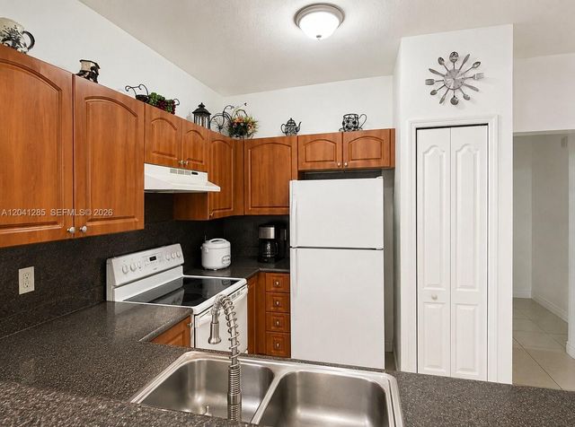 7250 NW 177th St 200-16, Hialeah, FL 33015