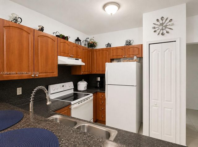 7250 NW 177th St 200-16, Hialeah, FL 33015