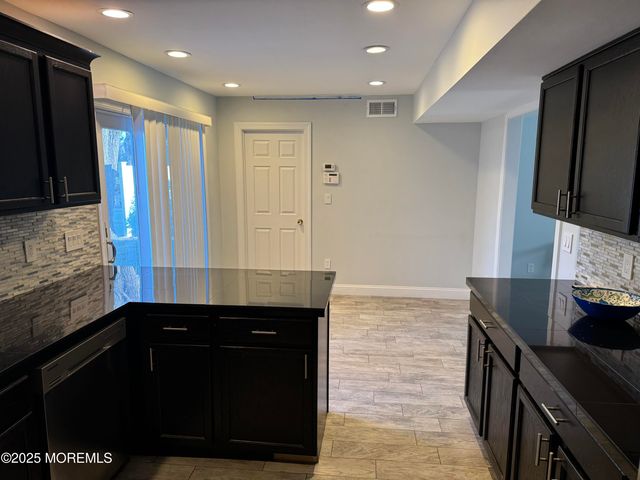 28 Irongate Lane, Matawan, NJ 07747