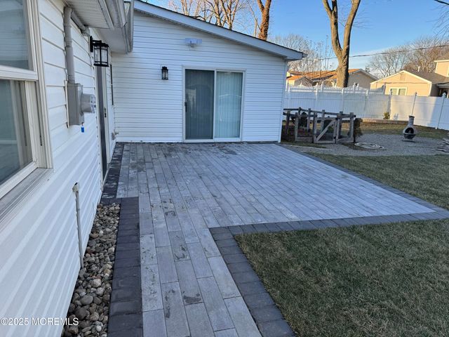 28 Irongate Lane, Matawan, NJ 07747