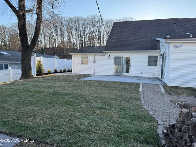 28 Irongate Lane, Matawan, NJ 07747