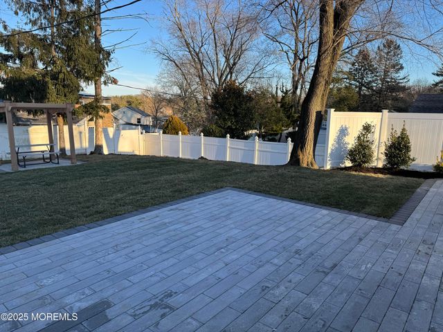 28 Irongate Lane, Matawan, NJ 07747