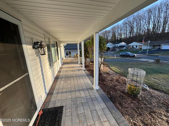 28 Irongate Lane, Matawan, NJ 07747