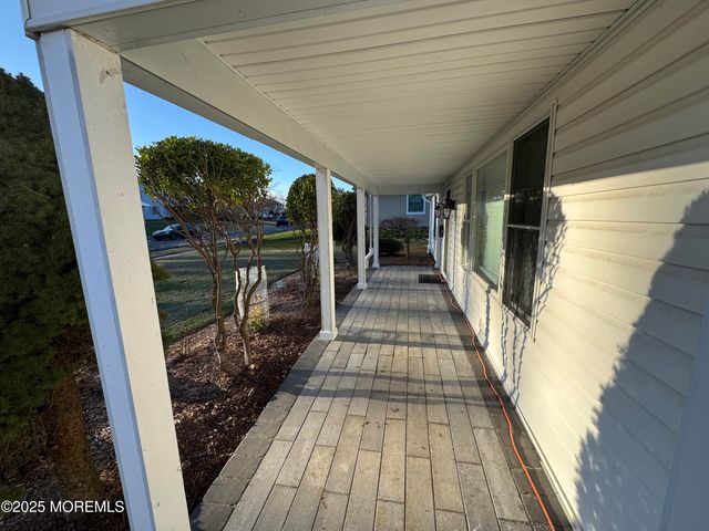 28 Irongate Lane, Matawan, NJ 07747