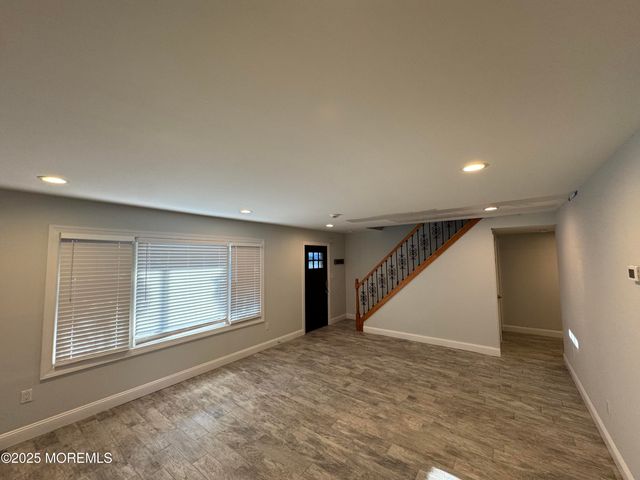 28 Irongate Lane, Matawan, NJ 07747