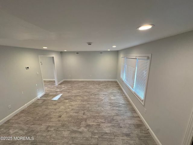 28 Irongate Lane, Matawan, NJ 07747