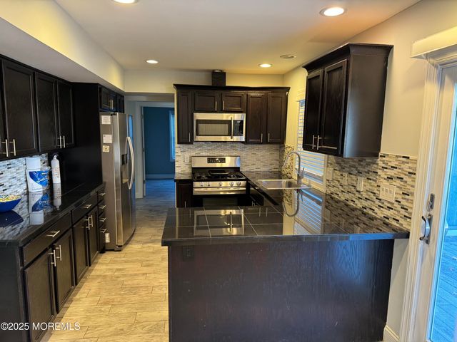 28 Irongate Lane, Matawan, NJ 07747