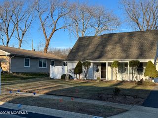 28 Irongate Lane, Matawan, NJ 07747