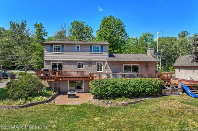 881 Bogie Lake Road, White Lake Charter Township, MI 48383