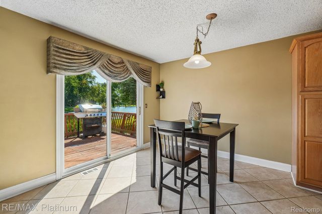 881 Bogie Lake Road, White Lake Charter Township, MI 48383