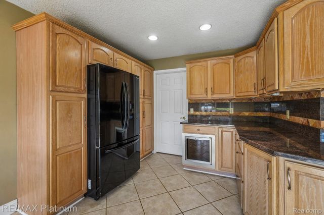 881 Bogie Lake Road, White Lake Charter Township, MI 48383