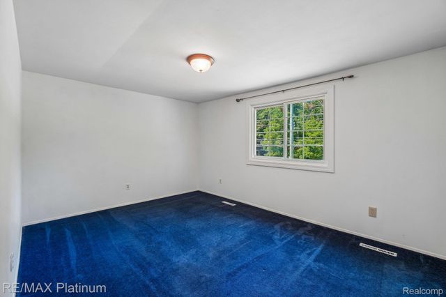 881 Bogie Lake Road, White Lake Charter Township, MI 48383