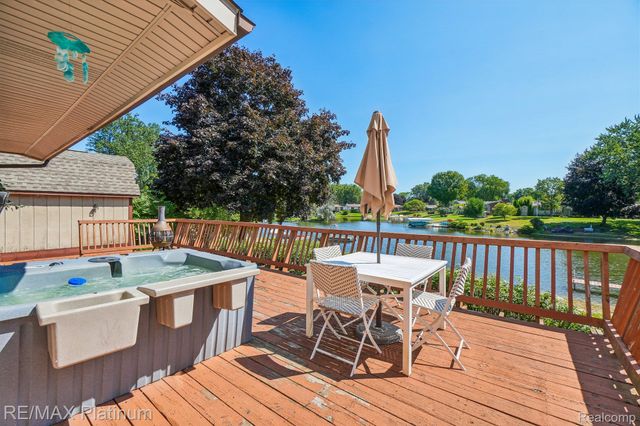881 Bogie Lake Road, White Lake Charter Township, MI 48383