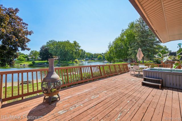 881 Bogie Lake Road, White Lake Charter Township, MI 48383