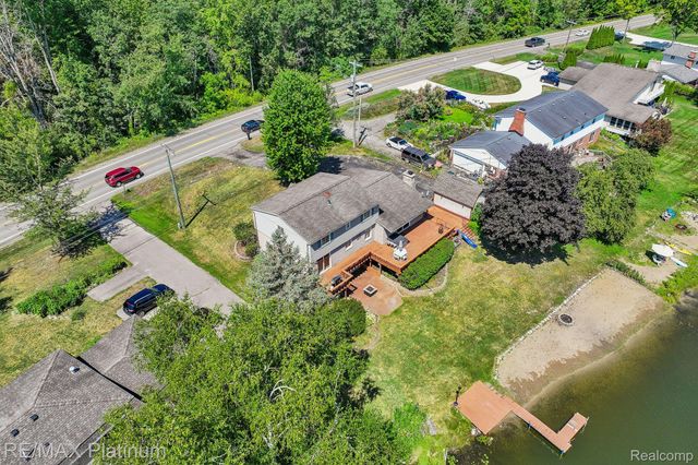 881 Bogie Lake Road, White Lake Charter Township, MI 48383