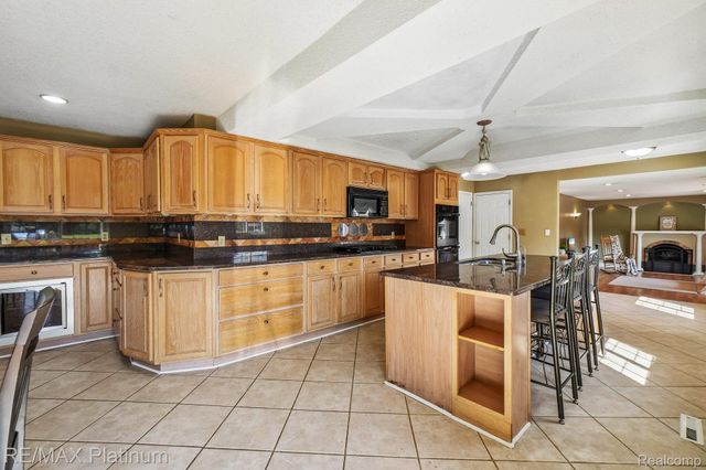 881 Bogie Lake Road, White Lake Charter Township, MI 48383