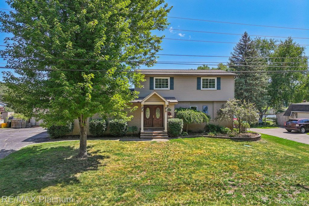 881 Bogie Lake Road, White Lake Charter Township, MI 48383