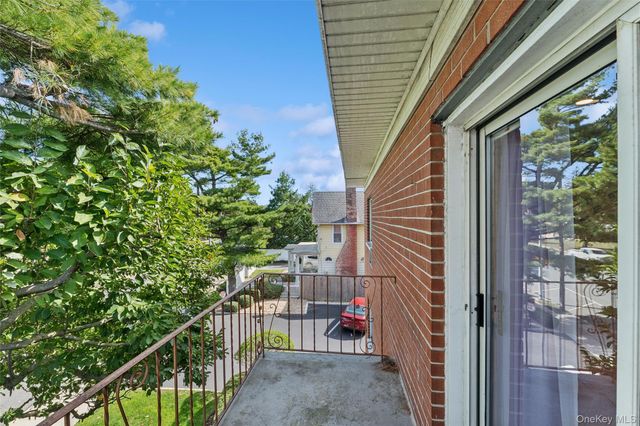 77 S Park Avenue C20, Rockville Centre, NY 11570