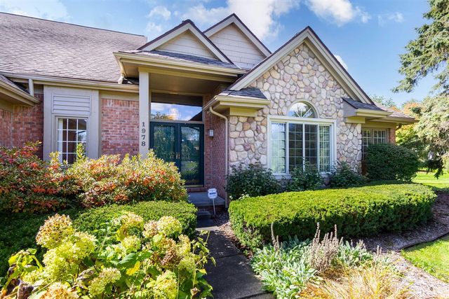 1978 Mayfair Drive, White Lake, MI 48383