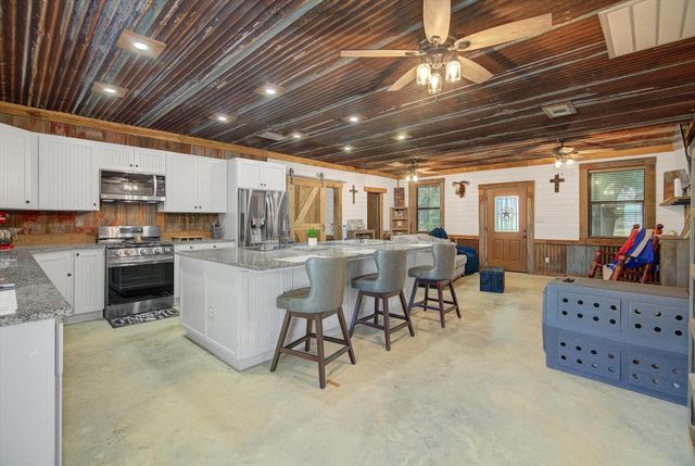 22546 Highway 321, Cleveland, TX 77327