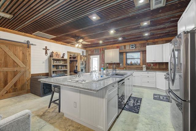 22546 Highway 321, Cleveland, TX 77327