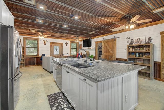 22546 Highway 321, Cleveland, TX 77327