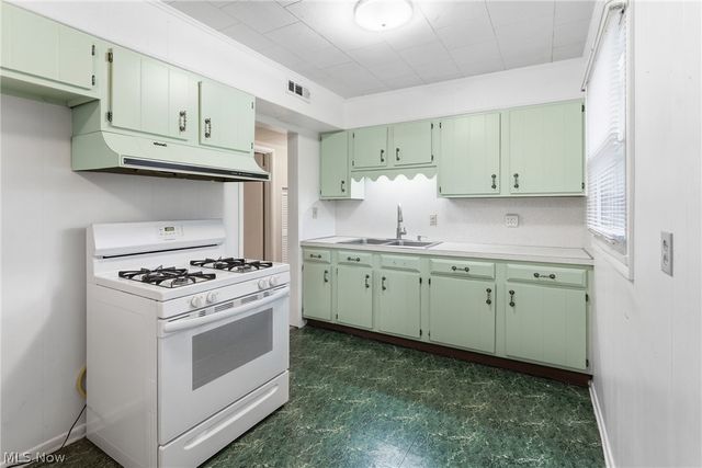 485 Grosvenor Avenue NW, Massillon, OH 44647