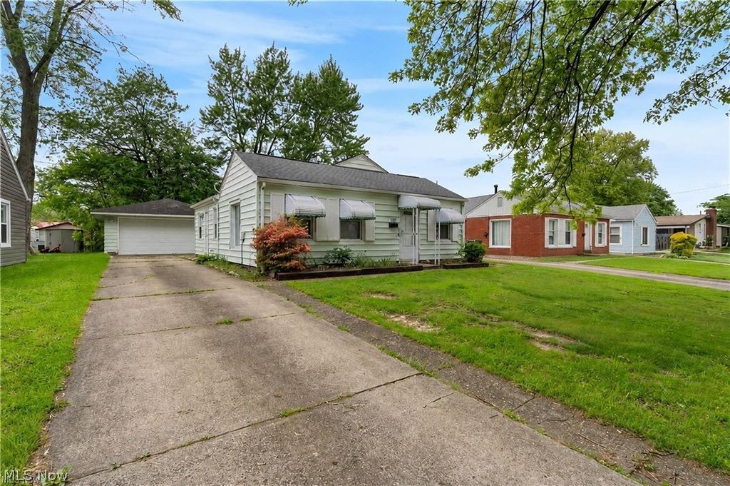 485 Grosvenor Avenue NW, Massillon, OH 44647