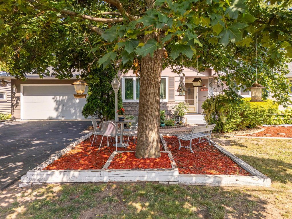 10325 Portland Avenue S, Bloomington, MN 55420 — photo 2