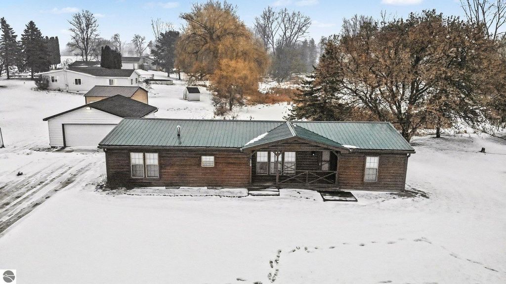 Image 1 of property listing at 1283 S Waldron Road, Crystal, MI 48818