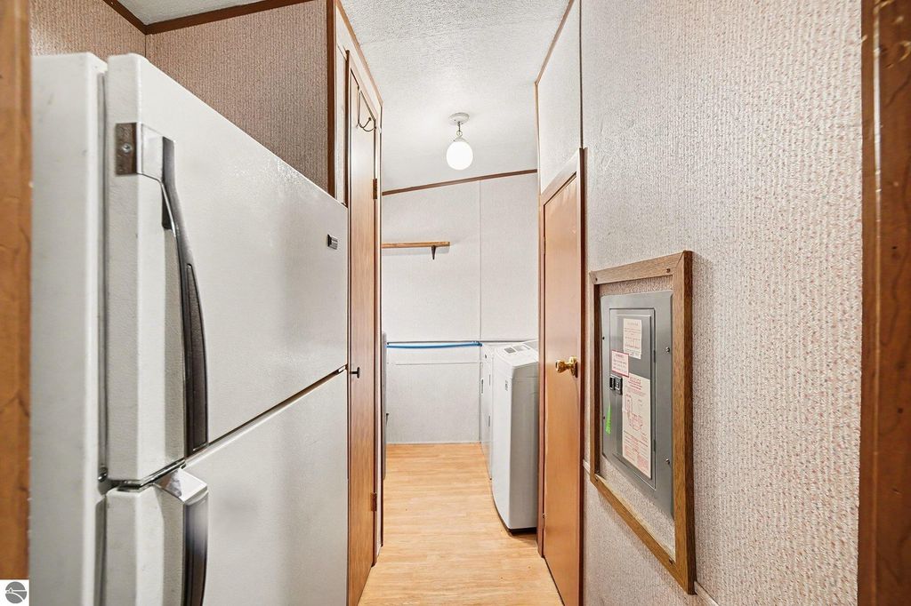 Image 12 of property listing at 1283 S Waldron Road, Crystal, MI 48818