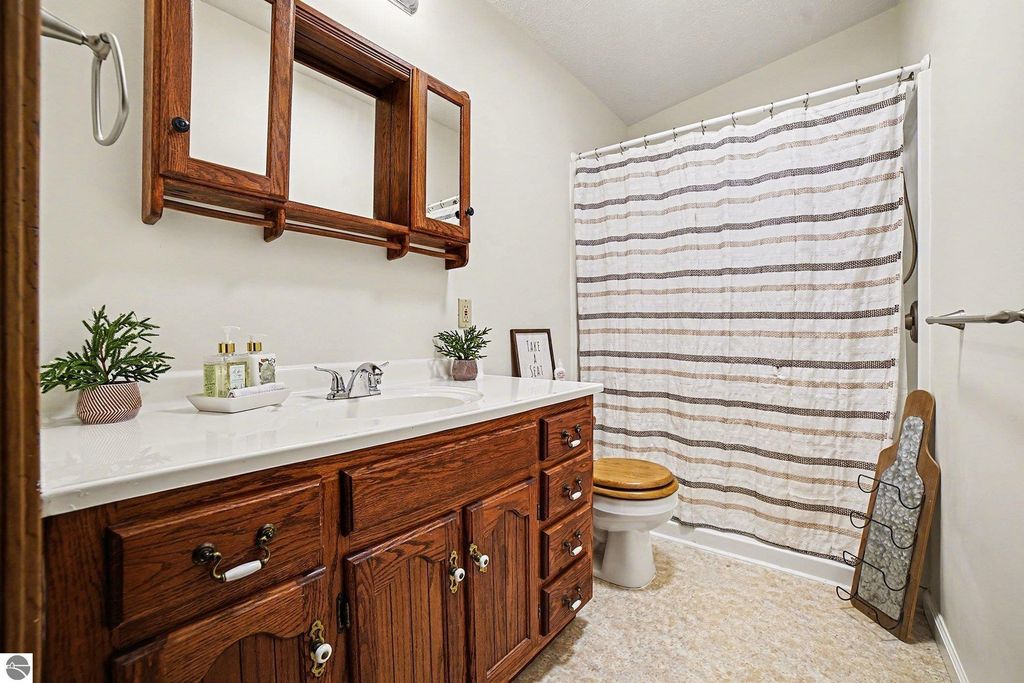 Image 13 of property listing at 1283 S Waldron Road, Crystal, MI 48818