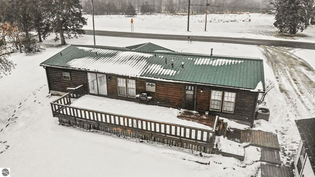 Image 2 of property listing at 1283 S Waldron Road, Crystal, MI 48818