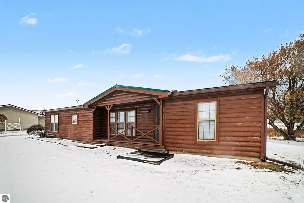 Image 25 of property listing at 1283 S Waldron Road, Crystal, MI 48818