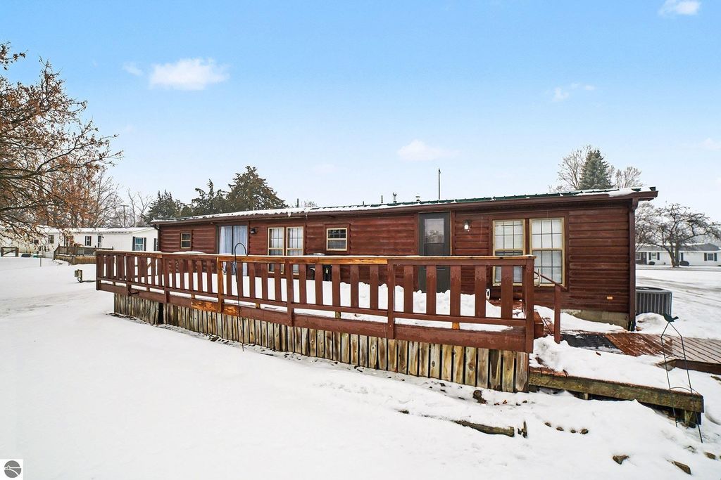 Image 26 of property listing at 1283 S Waldron Road, Crystal, MI 48818