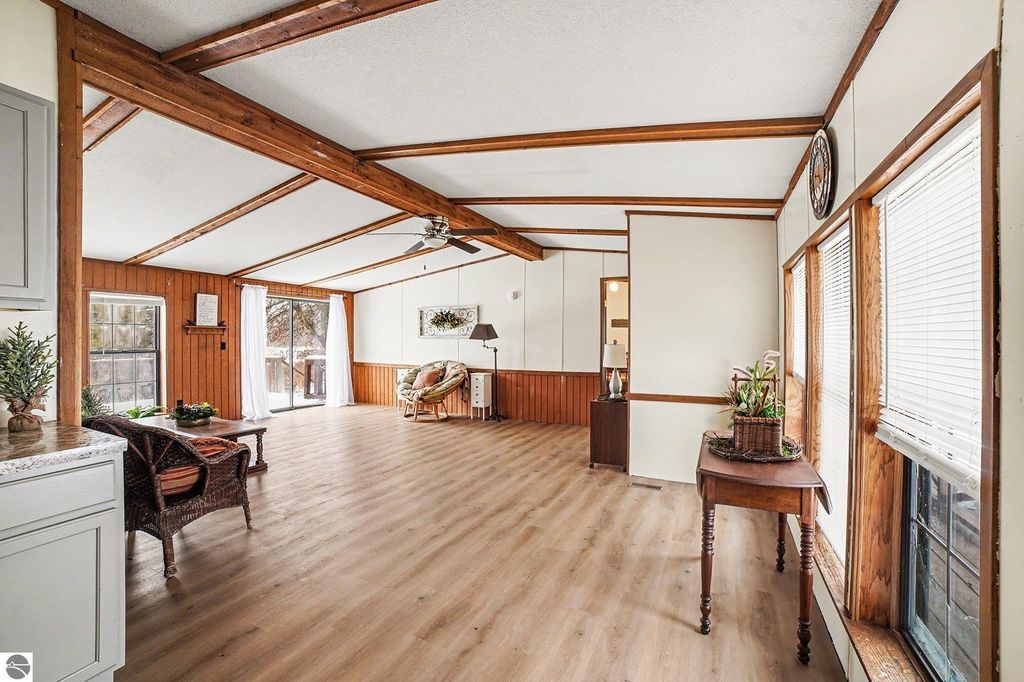 Image 7 of property listing at 1283 S Waldron Road, Crystal, MI 48818