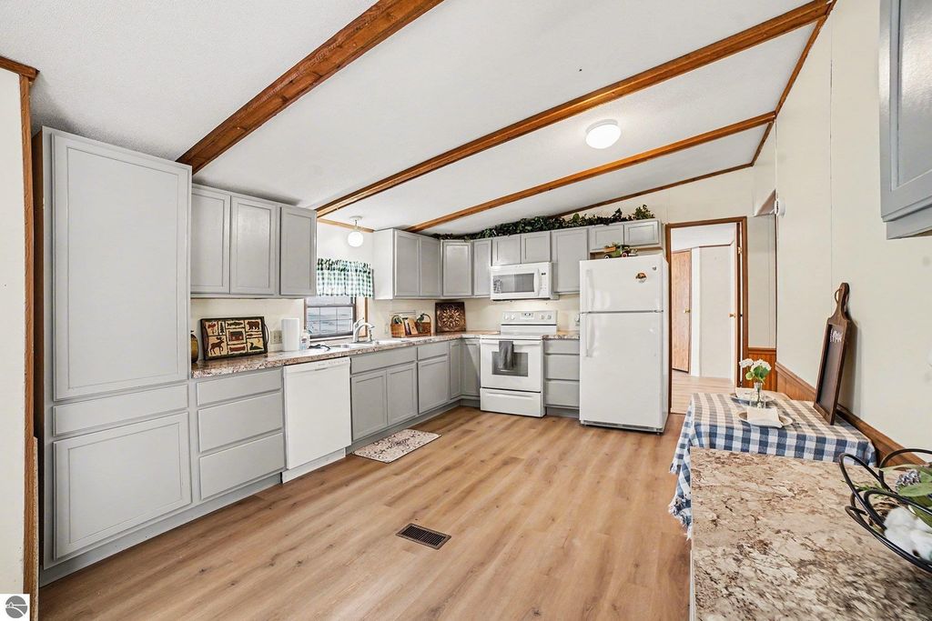 Image 9 of property listing at 1283 S Waldron Road, Crystal, MI 48818