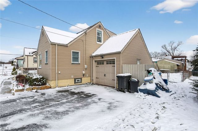 107 Renee Drive, Struthers, OH 44471