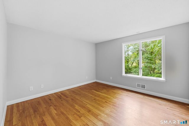 30 North Canton Road, Simsbury, CT 06092