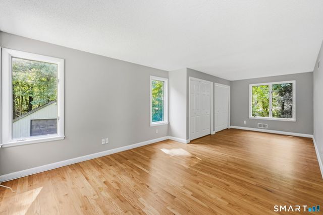 30 North Canton Road, Simsbury, CT 06092