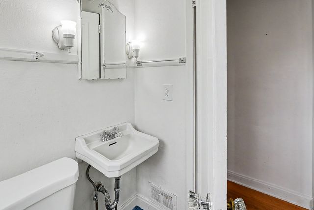 302 S Russell Avenue, Ames, IA 50010