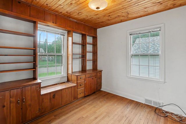 302 S Russell Avenue, Ames, IA 50010