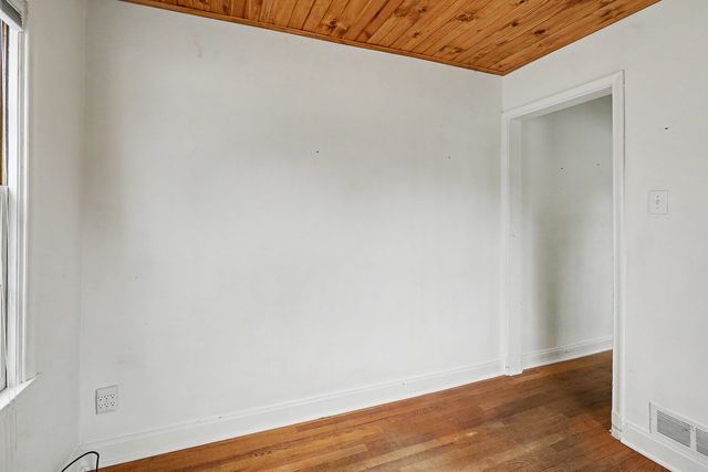 302 S Russell Avenue, Ames, IA 50010