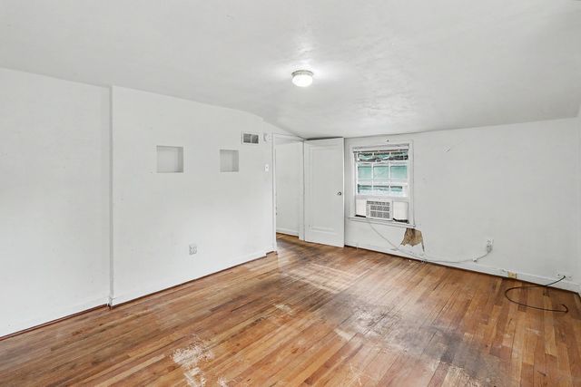 302 S Russell Avenue, Ames, IA 50010