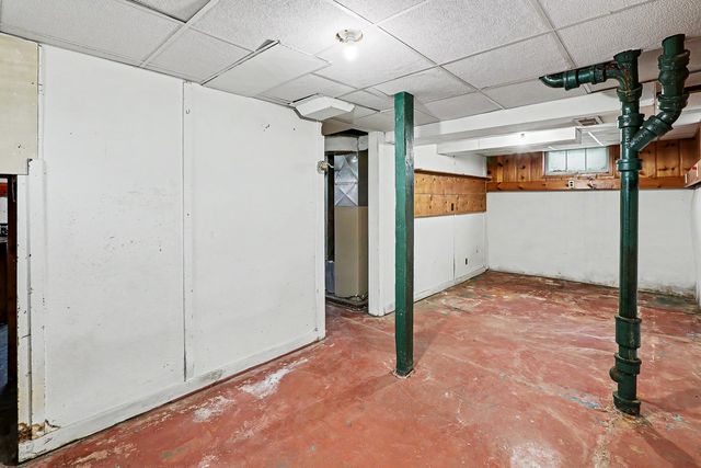 302 S Russell Avenue, Ames, IA 50010